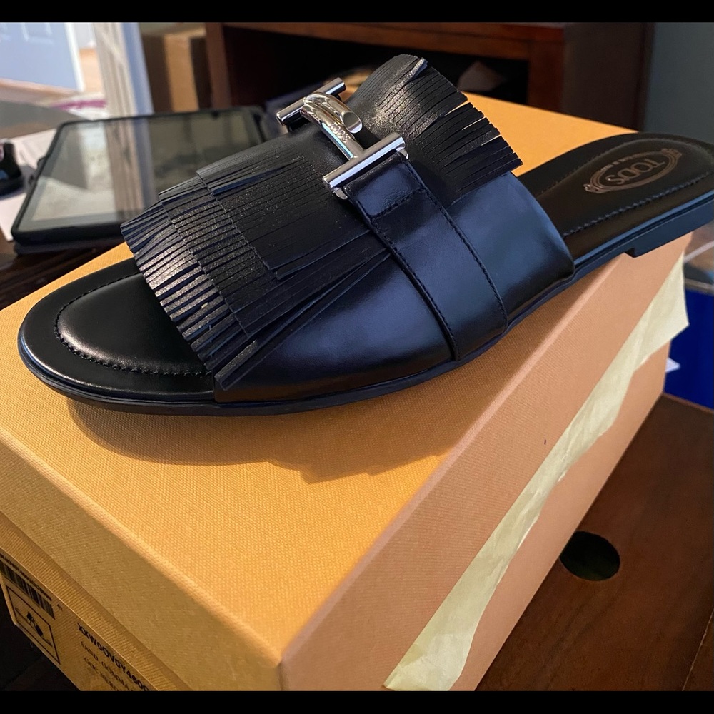 Tod’s Fringe sandals